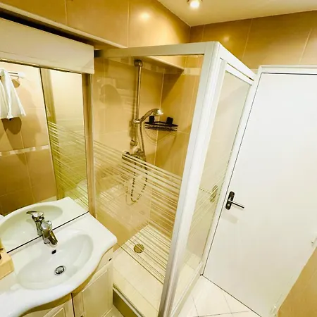 Апартаменты Elegant A Conflant *